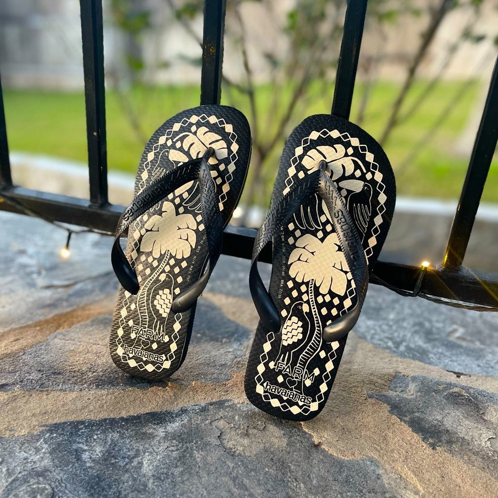 Jungle Scarf FARM Rio x Havaianas Sandals 🦜 NWOT size 7/8